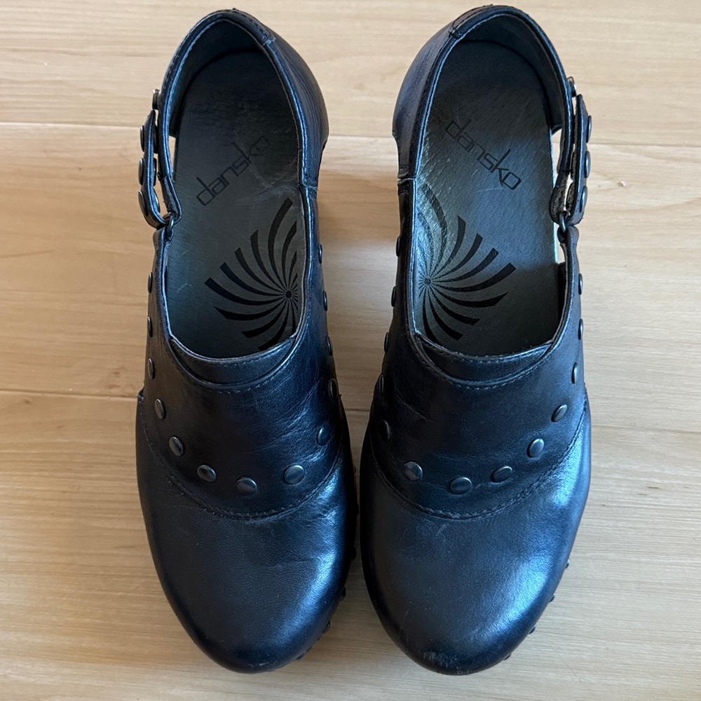DANSKO RYDER ANTIQUE BRASS STUDDED BLACK LEATHER SHOES SIZE: 38 (7.5) - Picture 10 of 13